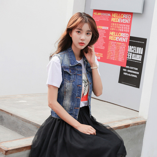 Moderna sieviešu īsā džinsa veste ar kabatām un pogām