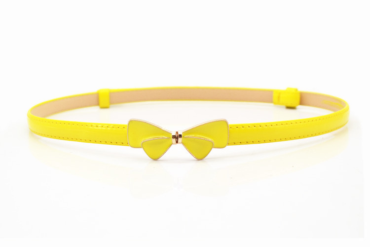 Γυναικεία ζώνη με αγκράφα σε σχήμα κορδέλας