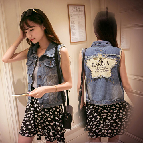 ΝΕΟ μοντέλο γυναικείο τζιν γιλέκο  με σκισμένα μοτίβα και κεντήματα