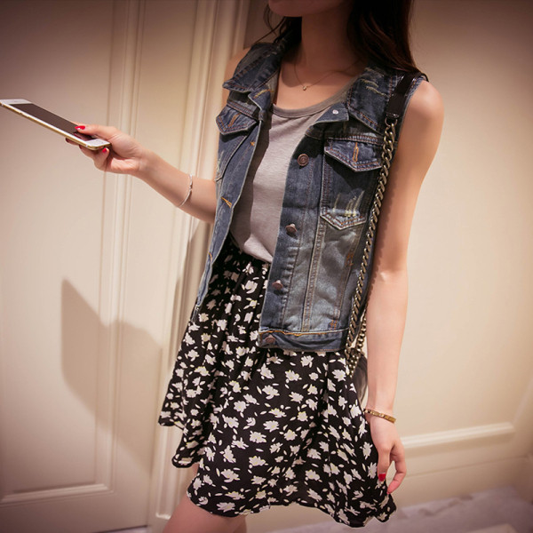 Ikdienas sieviešu džinsa veste ar saplēstiem motīviem un klasisku apkakli