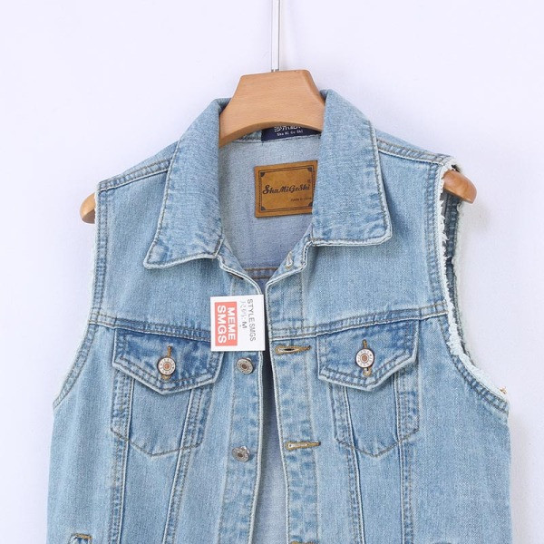 Γυναικείο γιλέκο τζιν κοντό  με τσέπες και κλασικό κολάρο