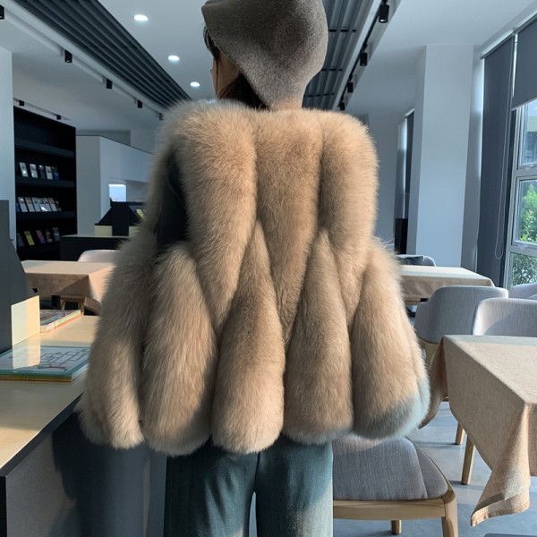 Vesta de dama model NOU cu par Model Slim