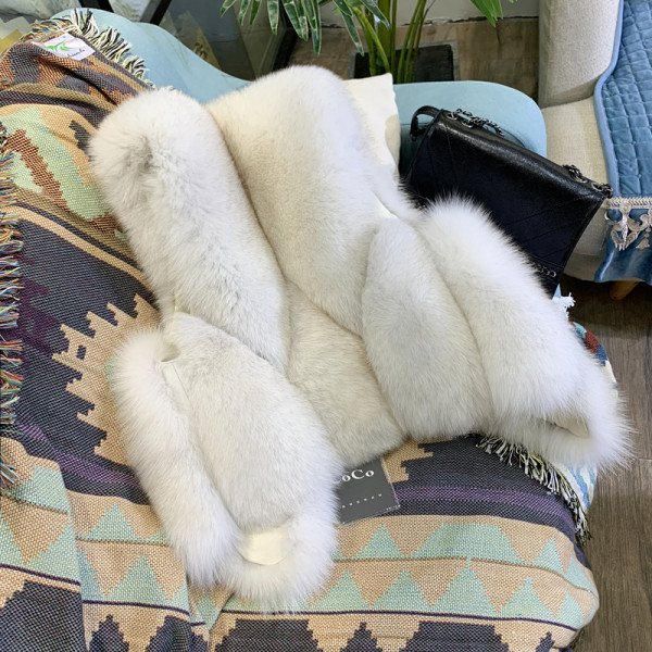 Stílusos női rövid hajmellény