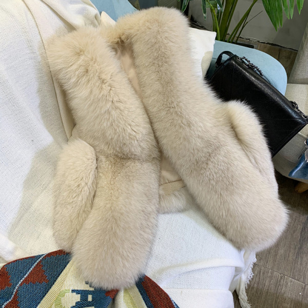 Stílusos női rövid hajmellény