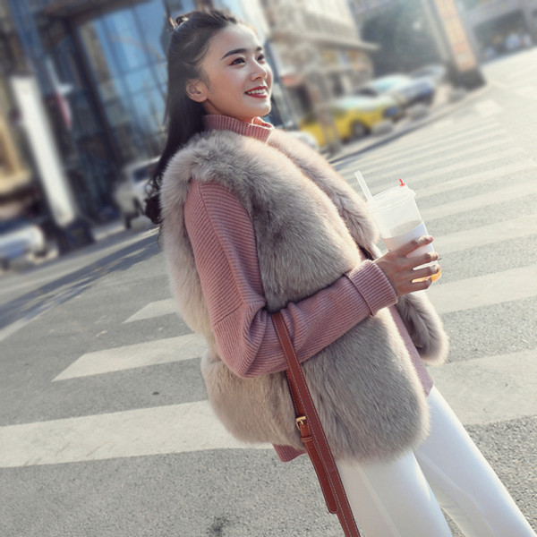 Κομψό γυναικείο κοντό γιλέκο 