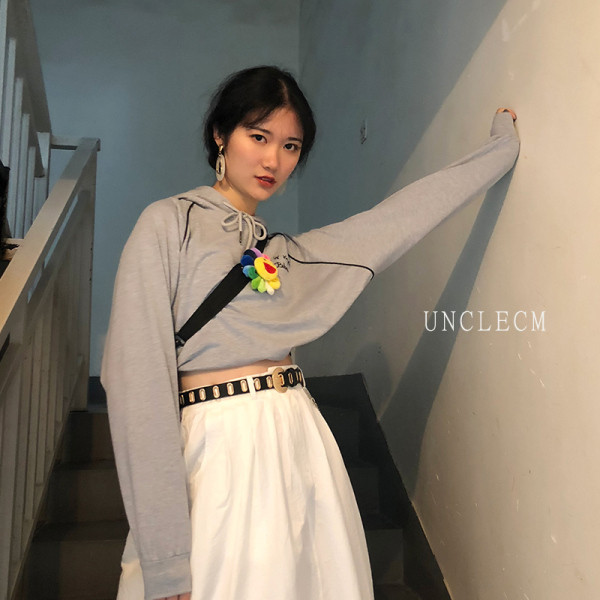 Sieviešu moderna josta ar metāla elementiem