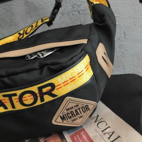 Kasdienis vyriškas krepšys su užrašu ir tekstiline rankena