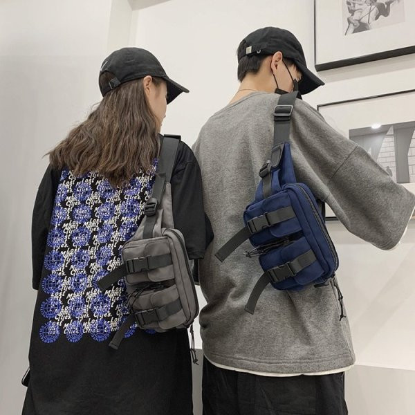 Ανδρική υφασμάτινη τσάντα με φερμουάρ και λαβή πάνω από τον ώμο