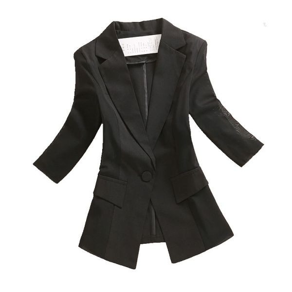 Elegáns női kabát zsebekkel és gombbal