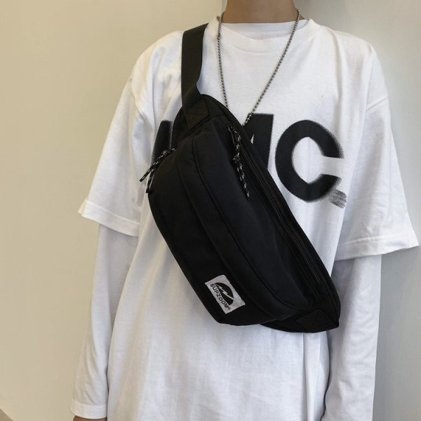 Alkalmi férfi válltáska cipzárral és textil fogantyúval