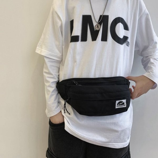 Alkalmi férfi válltáska cipzárral és textil fogantyúval