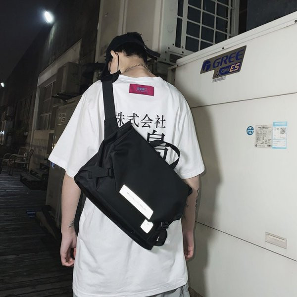 Sülearvutile sobiv pika sangaga veekindel meestekott