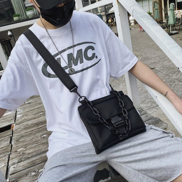 Μοντέρνα ανδρική τσάντα με μακρά υφασμάτινη λαβή