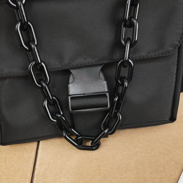 Μοντέρνα ανδρική τσάντα με μακρά υφασμάτινη λαβή