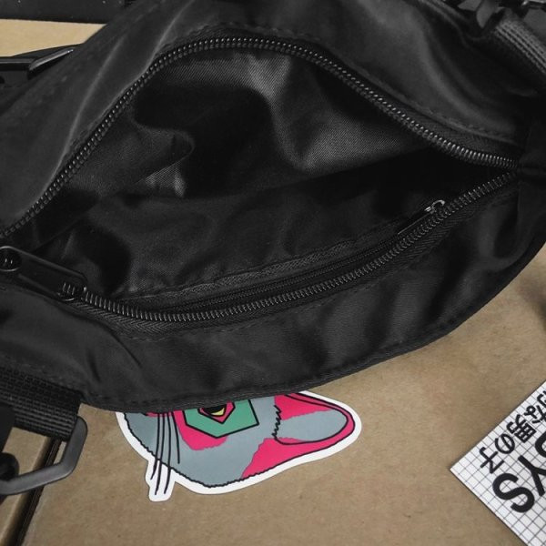 Μοντέρνα ανδρική τσάντα με μακρά υφασμάτινη λαβή