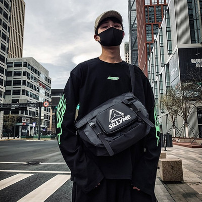 Vīriešu ikdienas tekstila soma ar garu rokturi un uzrakstu