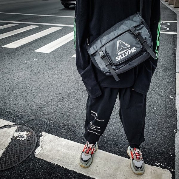 Vīriešu ikdienas tekstila soma ar garu rokturi un uzrakstu