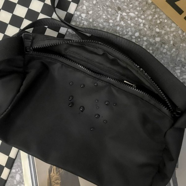 Musta värvi pika sangaga vabaaja meeste kott