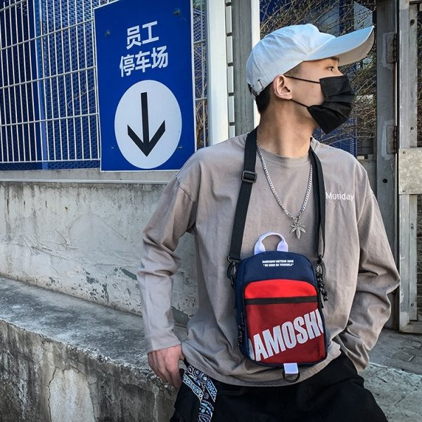 Ikdienas vīriešu soma ar garu rokturi un uzrakstu