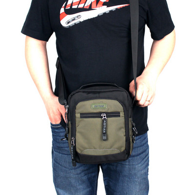 Lezser férfi válltáska textilből