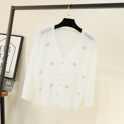 Γυναικεία ζακέτα  με βαθύ ντεκολτέ και κεντήματα