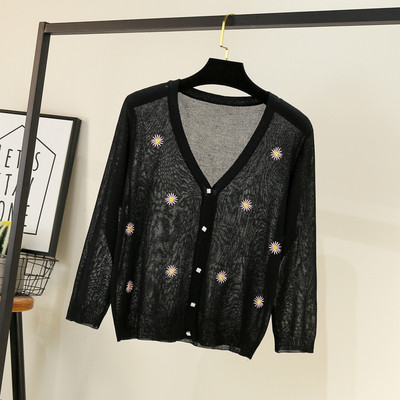 Γυναικεία ζακέτα  με βαθύ ντεκολτέ και κεντήματα