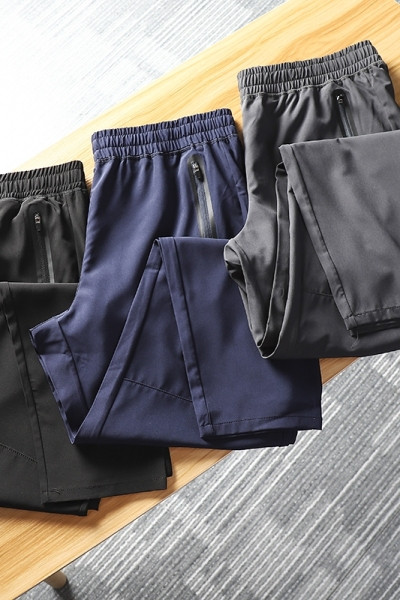 Pantaloni barbatesti cu buzunare si fermoar