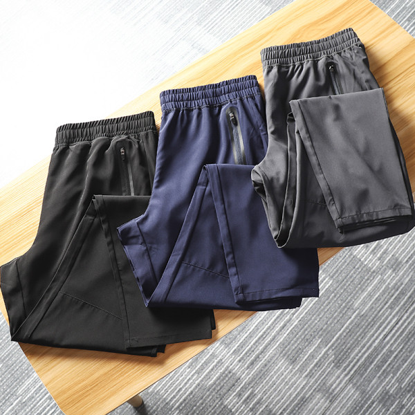 Pantaloni barbatesti cu buzunare si fermoar