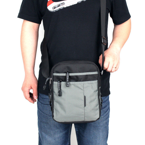 Ανδρική τσάντα με μακρά υφασμάτινη λαβή