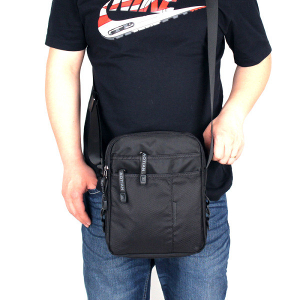 Ανδρική τσάντα με μακρά υφασμάτινη λαβή