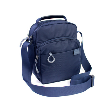 Vīriešu ikdienas soma ar rāvējslēdzēju un diviem rokturiem