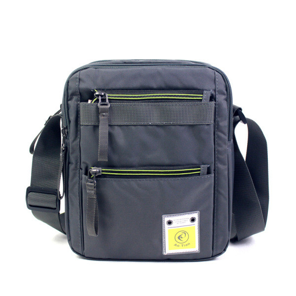 Tõmbluku ja pika sangaga igapäevane meeste kott