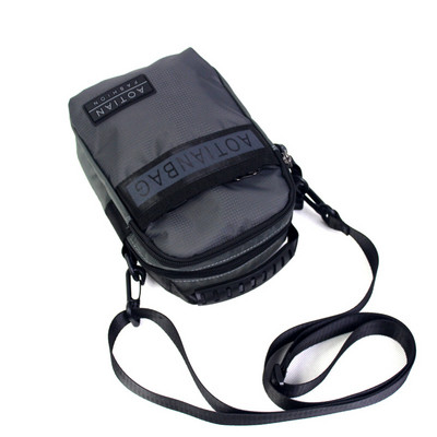 Lezser férfi textiltáska hosszú füllel