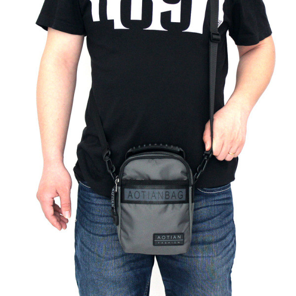 Lezser férfi textiltáska hosszú füllel