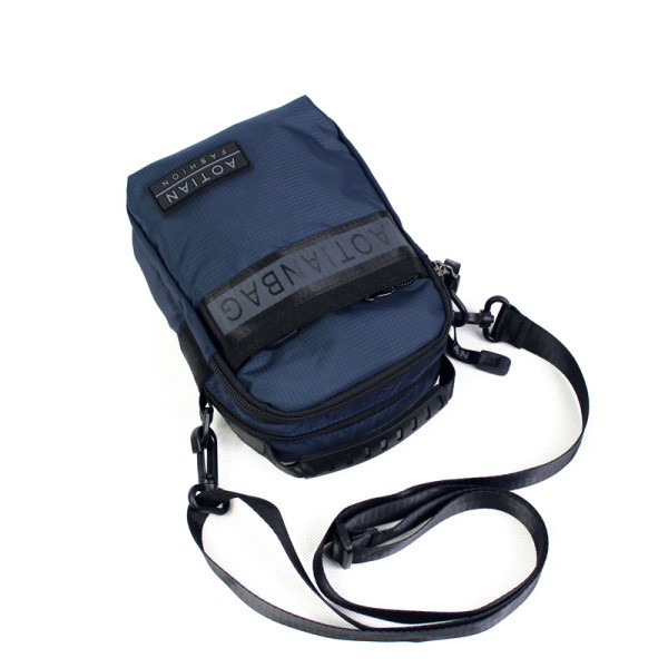 Lezser férfi textiltáska hosszú füllel