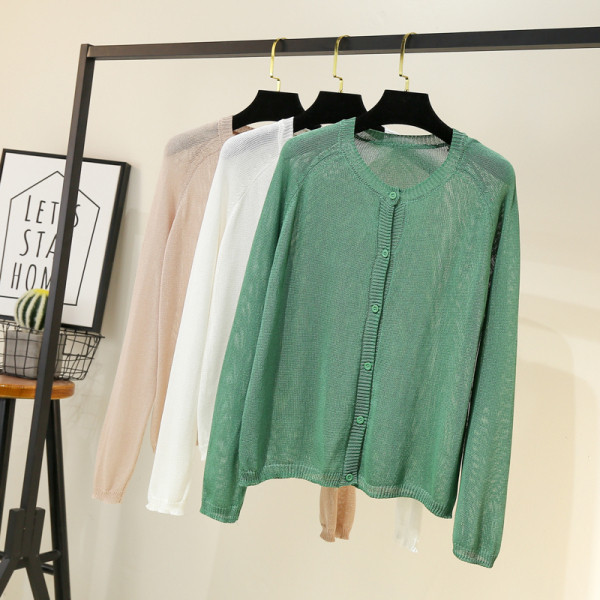 Uue mudeli naiste kampsun ovaalse dekoltee ja nööpidega