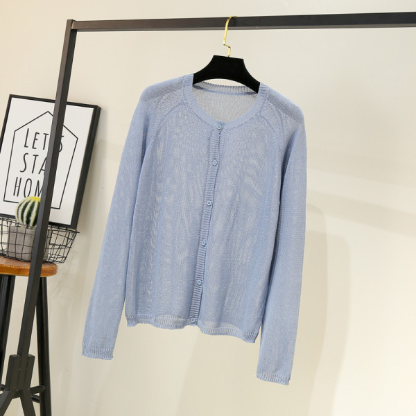 Uue mudeli naiste kampsun ovaalse dekoltee ja nööpidega