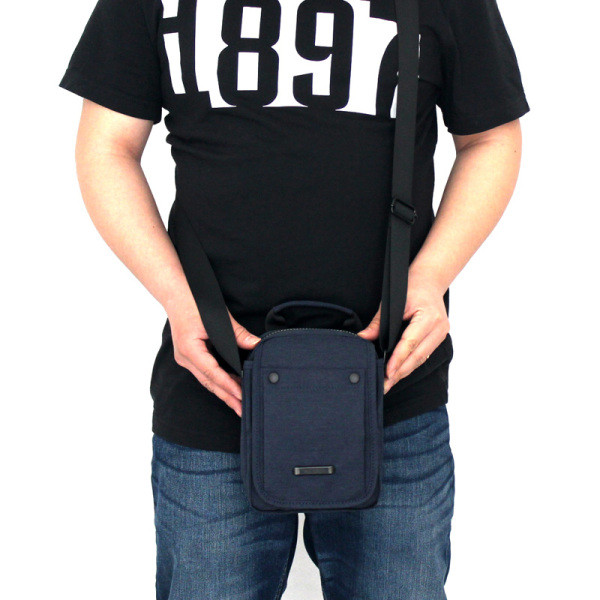 Moderna vīriešu soma ar tekstila rokturi