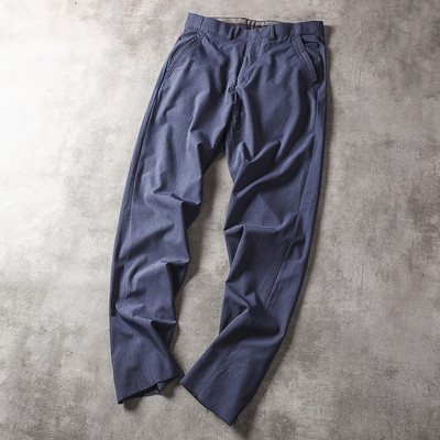 Μοντέρνο ανδρικό παντελόνι με τσέπες