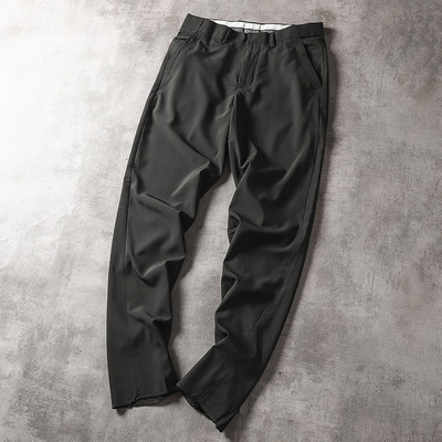 Μοντέρνο ανδρικό παντελόνι με τσέπες