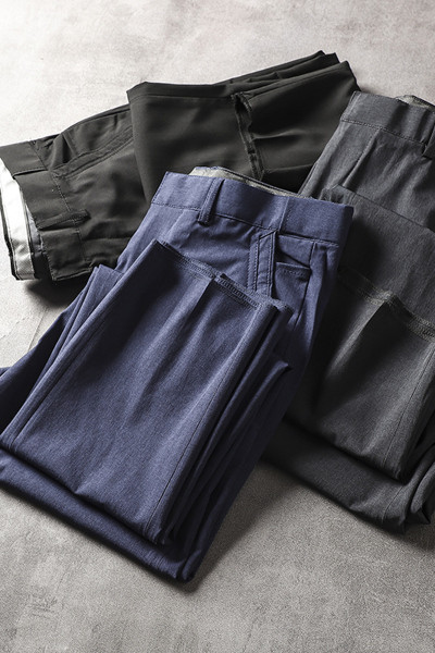 Μοντέρνο ανδρικό παντελόνι με τσέπες