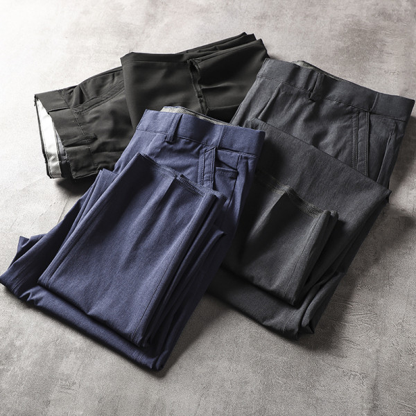 Μοντέρνο ανδρικό παντελόνι με τσέπες