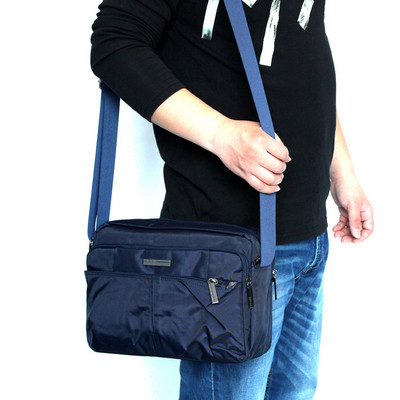 Laptophoz megfelelő férfi táska hosszú fogantyúval