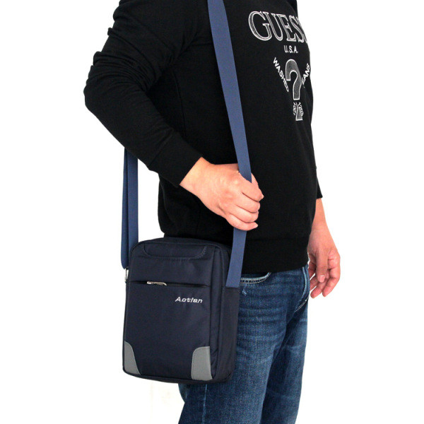 Vīriešu soma trīs krāsās un ar garu rokturi