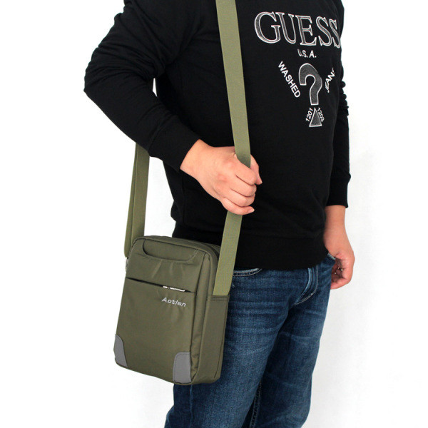 Vīriešu soma trīs krāsās un ar garu rokturi