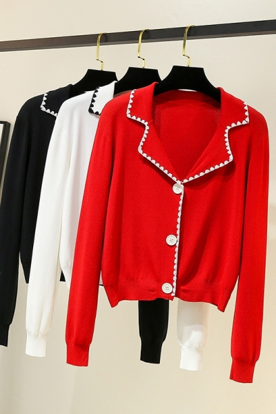 Sieviešu ikdienas veste - ar pogām un garām piedurknēm