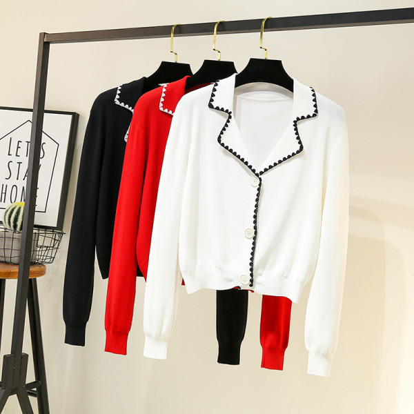 Sieviešu ikdienas veste - ar pogām un garām piedurknēm