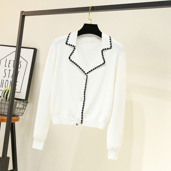 Sieviešu ikdienas veste - ar pogām un garām piedurknēm