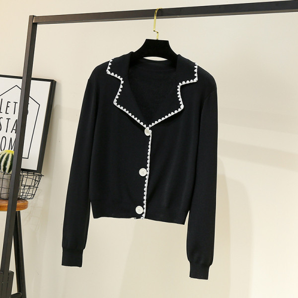 Sieviešu ikdienas veste - ar pogām un garām piedurknēm