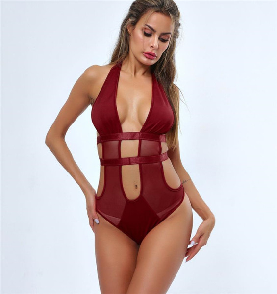 Tugevalt lõigatud tülliga korpus